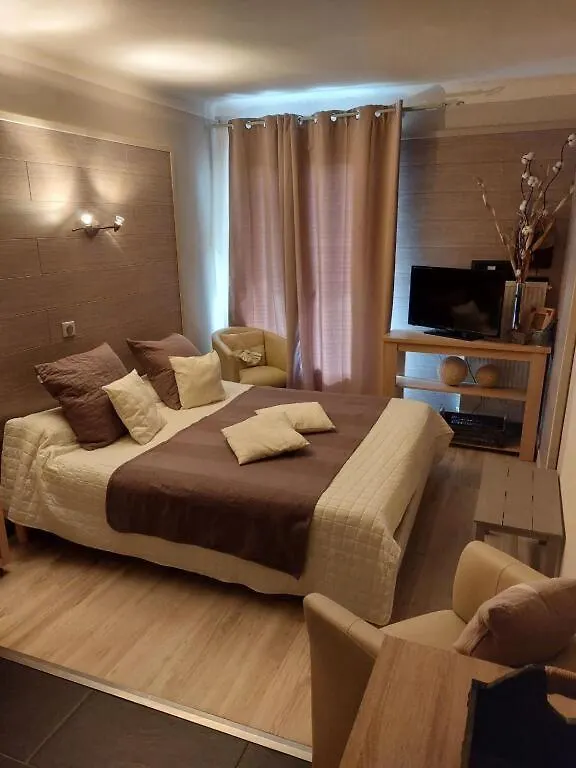 Hotel & Restaurant Le Chalvet Embrun 0*,  Frankrijk